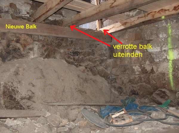 afb. 08.1.5 - 11 Verrotte balkkoppen ondersteund door een nieuwe balk