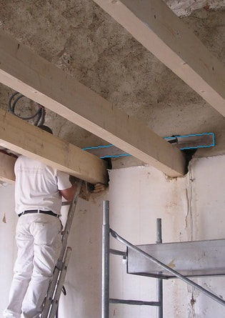 afb. 08.1.4 - 5a Waterpas op de balken (hier blauw nagetekend), opvulplaten onder de balk