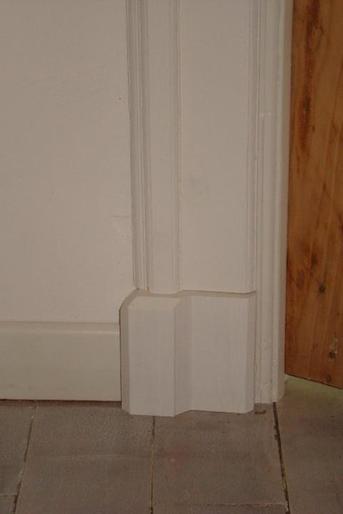 afb. 08.1.3 – 16 deurstijlbekleding, neut en plint