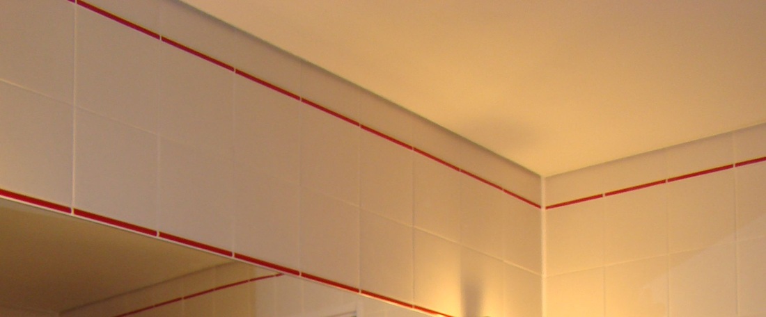 afb.08.3.2 - 18 Zwevend plafond in mijn badkamer, met T-profiel gerealiseerd