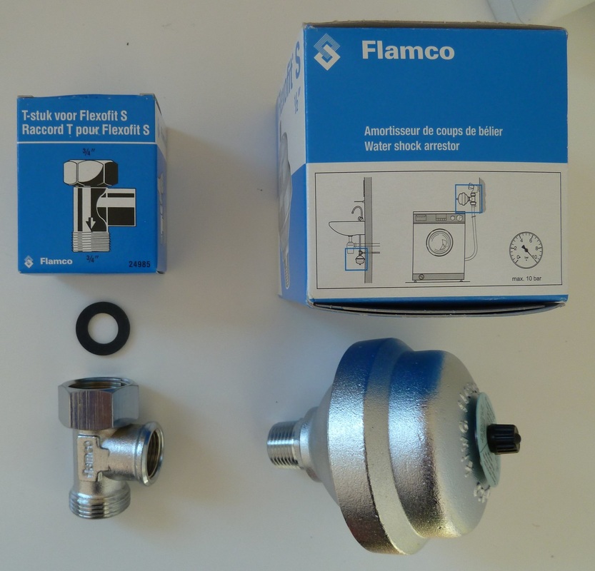 afb. 10.1.5 - 4 Waterslagdemper en T-stuk merk Flamco