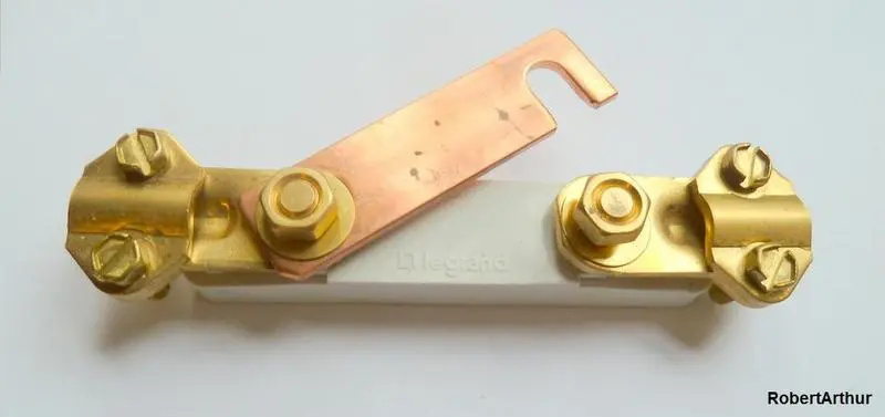 Koperen barrette de mesure voor het losnemen en meten van de aarding
